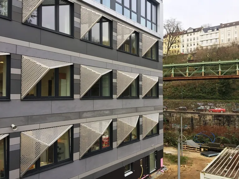 Sonnenschutzblenden aus Lochblech