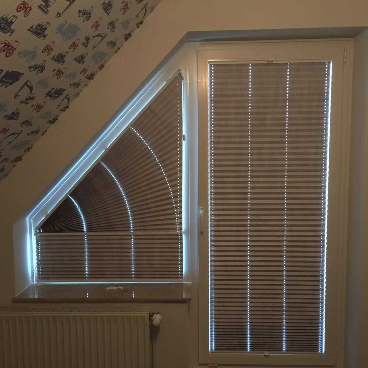 Plisseeanlagen eignen sich für Giebelfenster und Co.