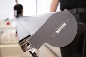 So montieren Sie eine Markise unter ein Terrassendach