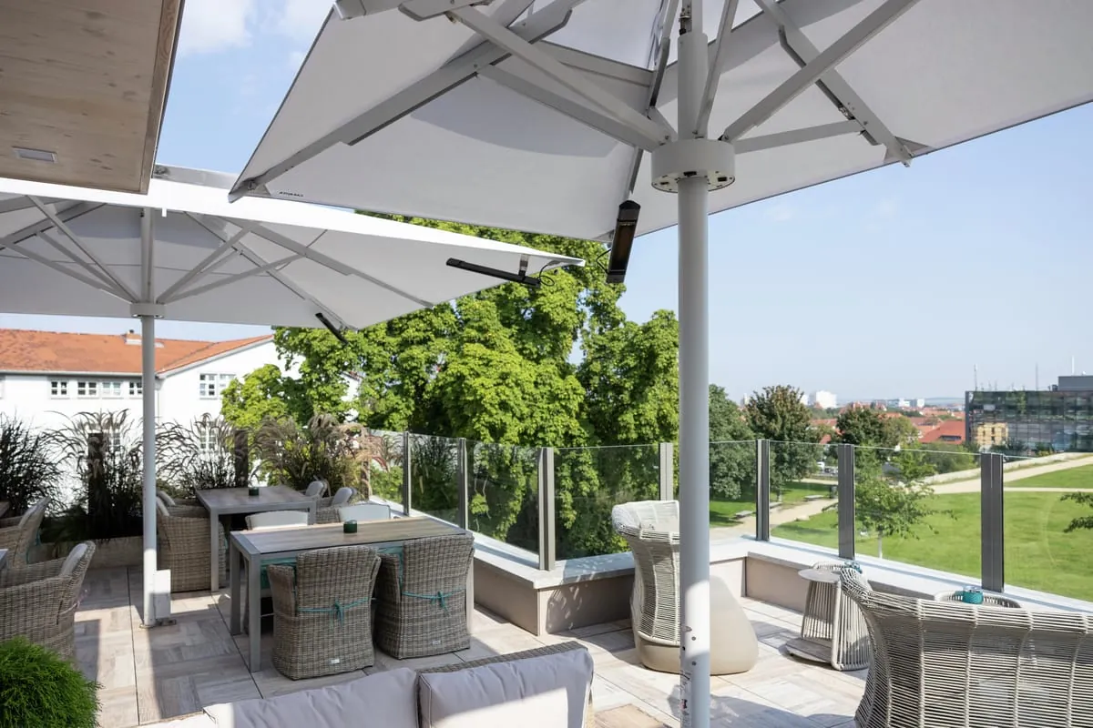 Big Ben Maßanfertigungen für zwei individuelle Hotelterrassen