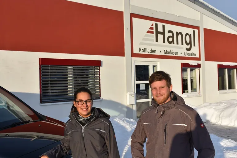 Antonia Hangl (li.) und Gesch&auml;ftsf&uuml;hrer Markus Trapp