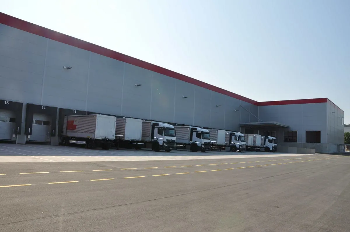 Fahrerlose Transportsysteme im Lager von Warema