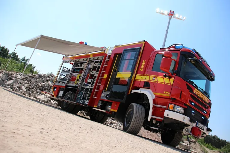 Feuerwehrauto mit Markise