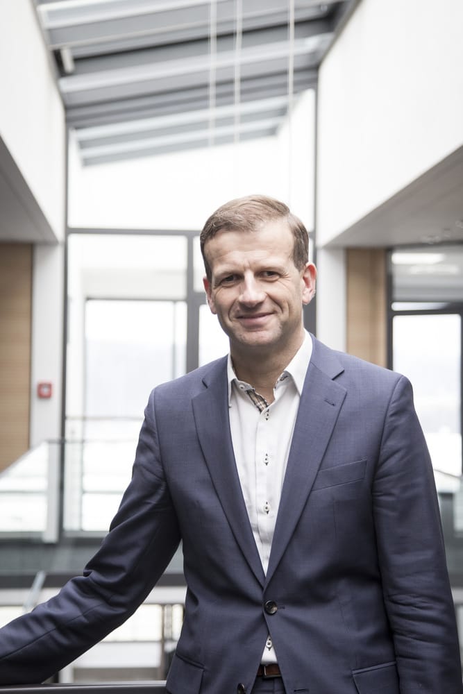 Lamilux-Vertriebsleiter David Plaetrich feiert 25. Betriebsjubiläum