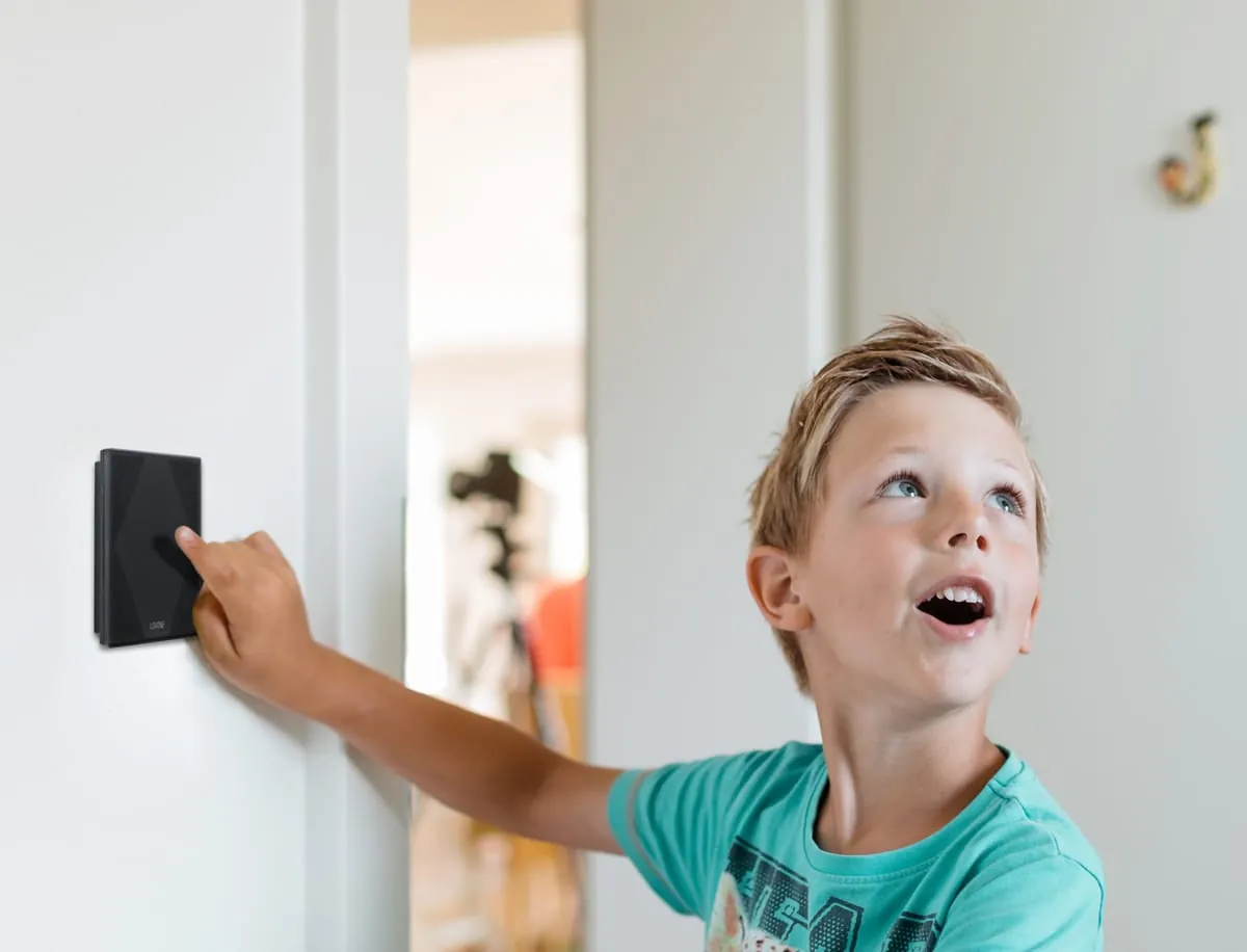 Loxone Touch pure erhält iF Design Award 2019