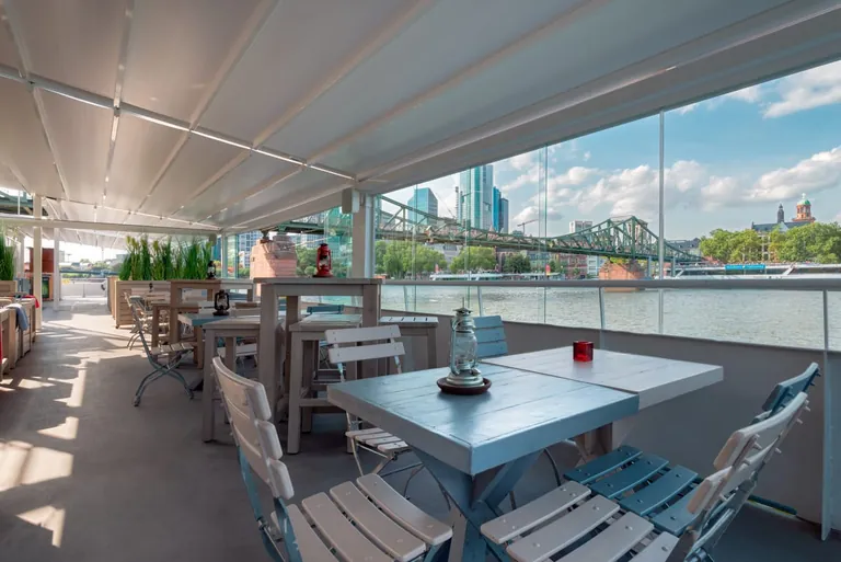 Cabrio-Dach für Frankfurter Eventschiff