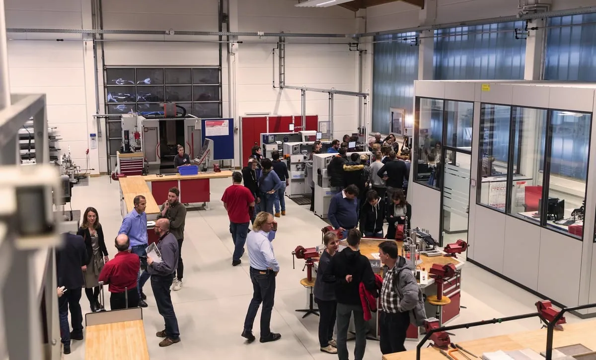 Warema eröffnet neues Ausbildungszentrum