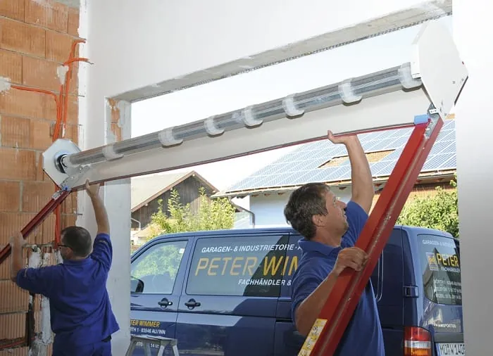 Rolltore in zwei Stunden komplett montieren