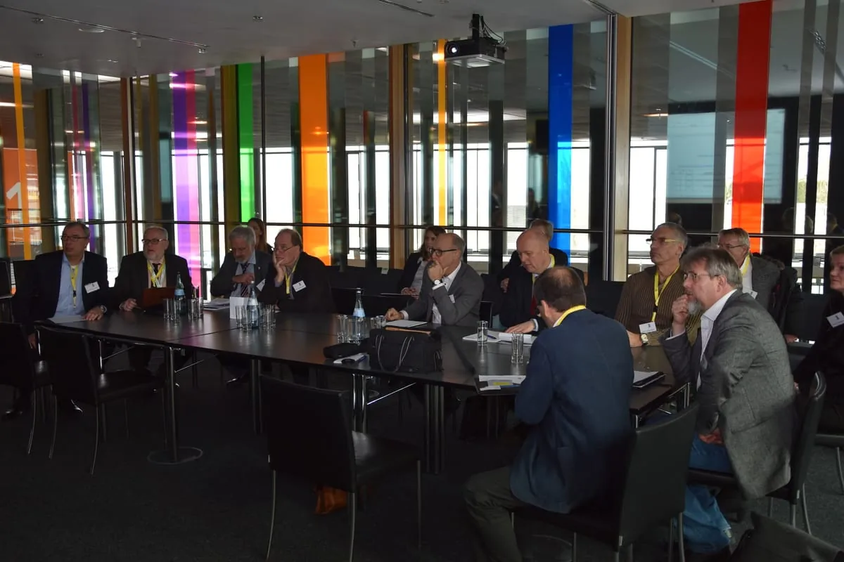 27 Präsentationen im Fünf-Minuten-Rhythmus