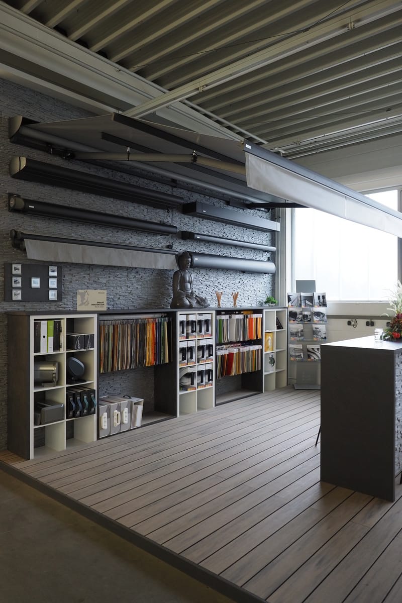 Markisenecke mit Anlagen von Leiner und Hella