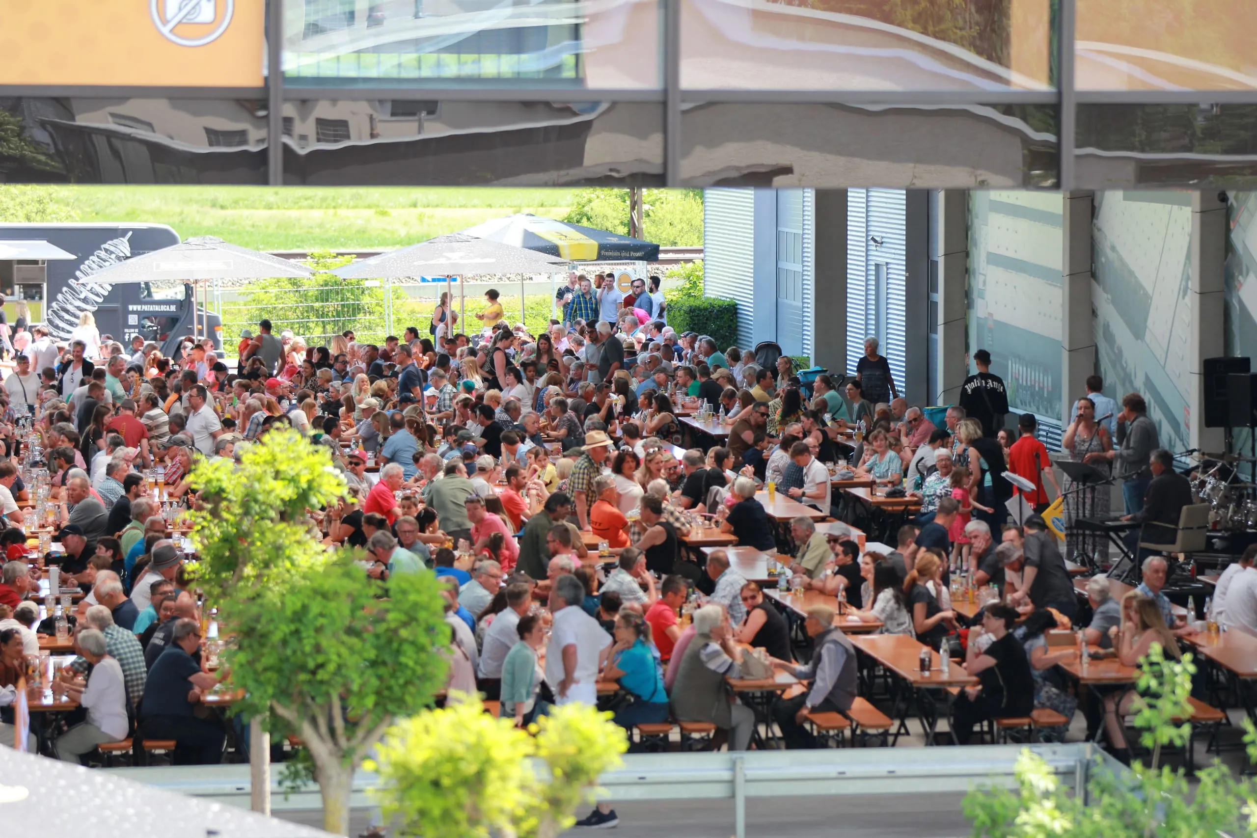 Einblicke in die Sonnenschutzproduktion von Roma