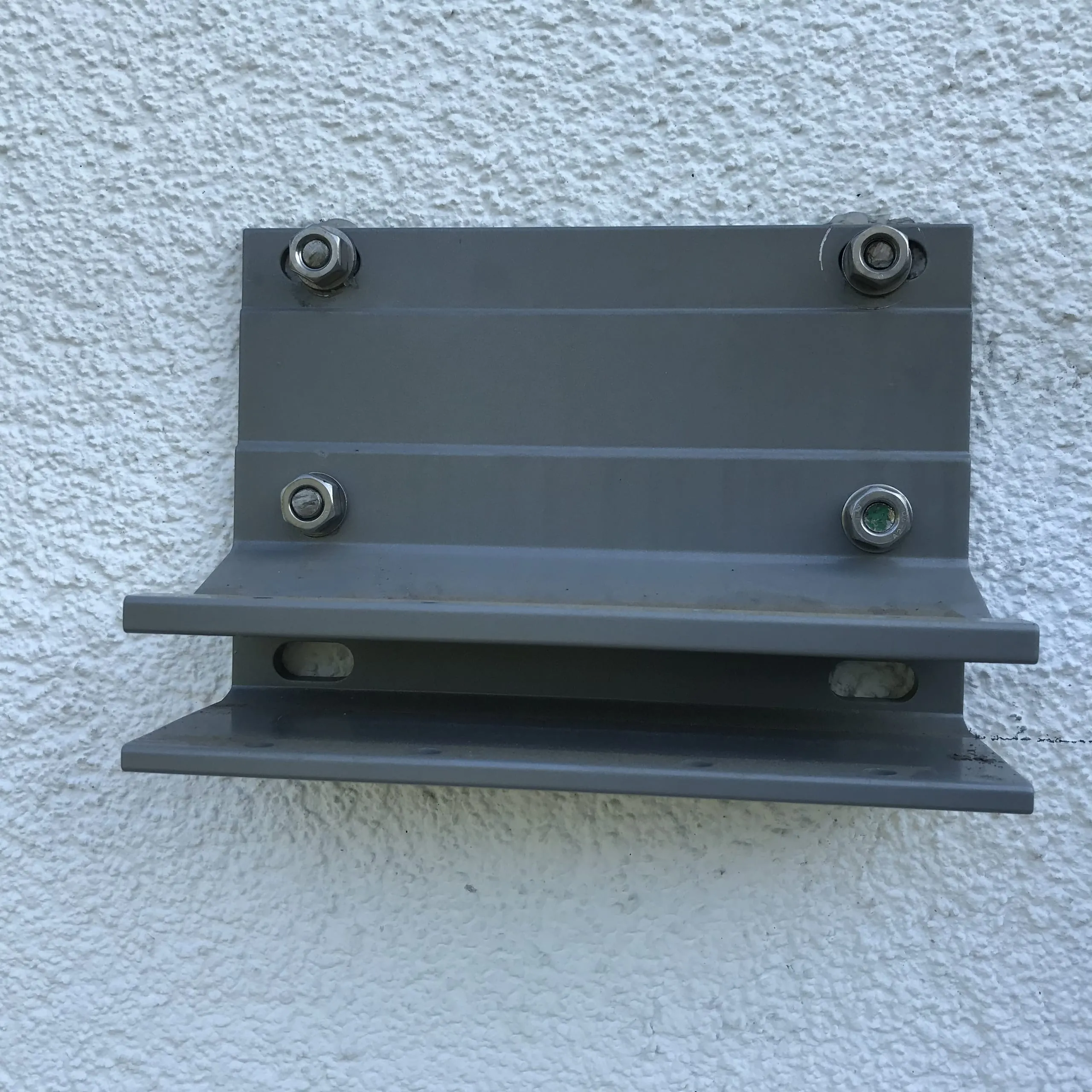 Nur teilweise korrekt befestigt