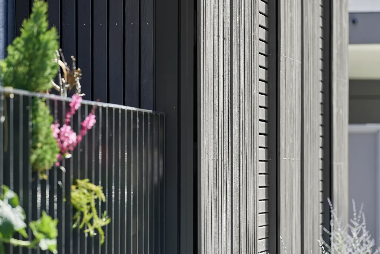 Holzschiebeläden unterstützen urban geprägte ­Atmosphäre