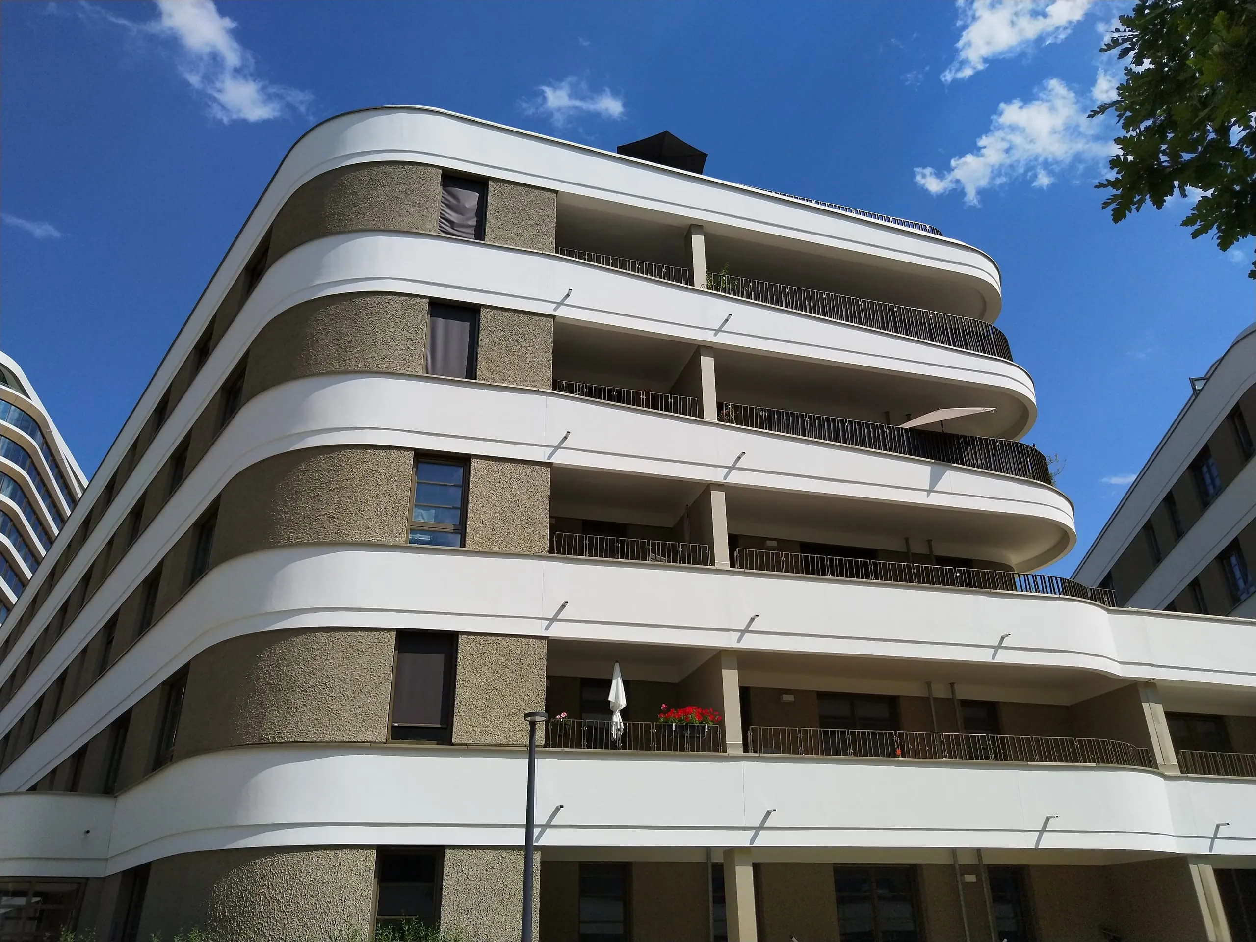 Sonnenschutz als Grundvoraussetzung im Fassadenbau