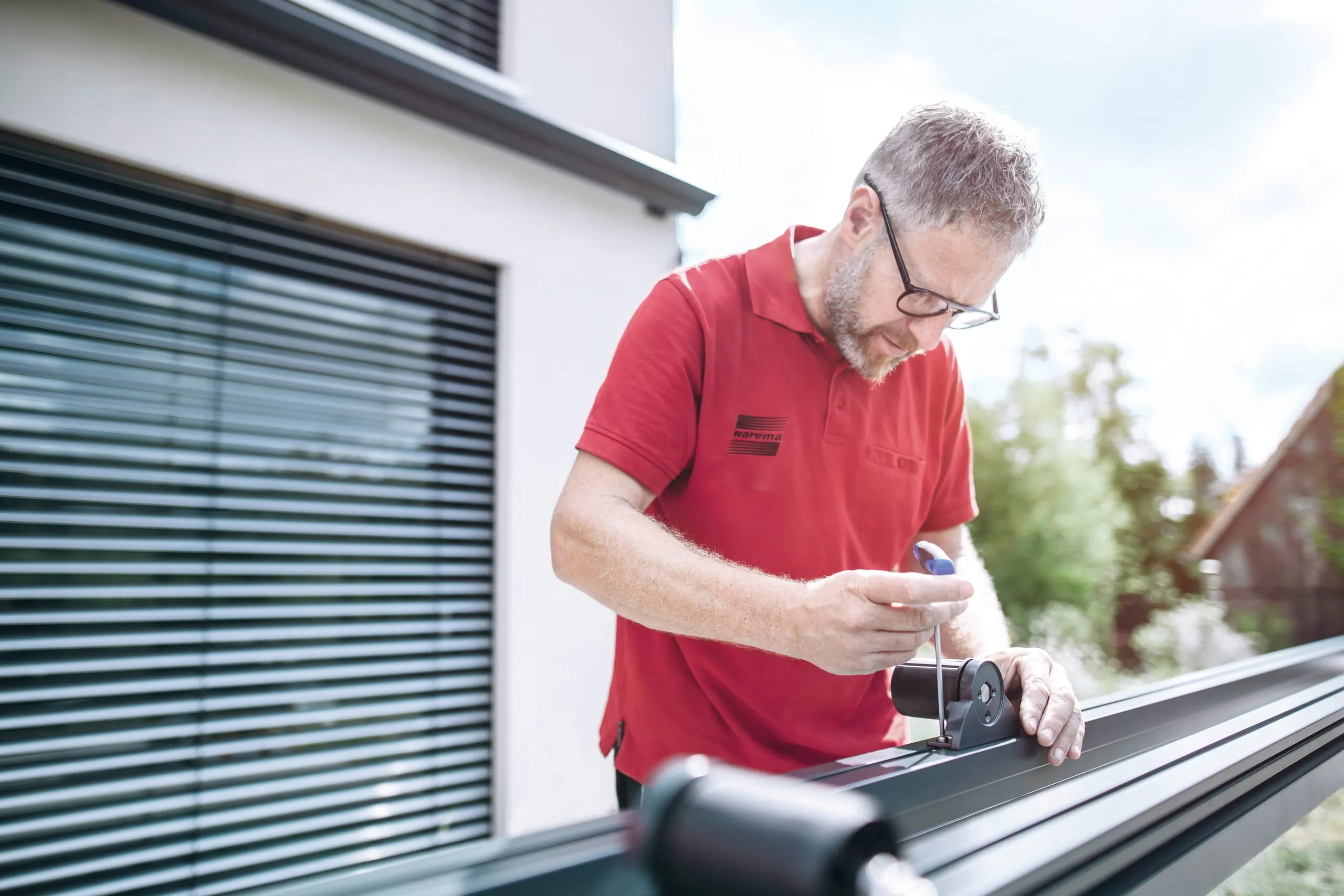 Bereiten Sie nun die Führungsschienen für die Montage vor.