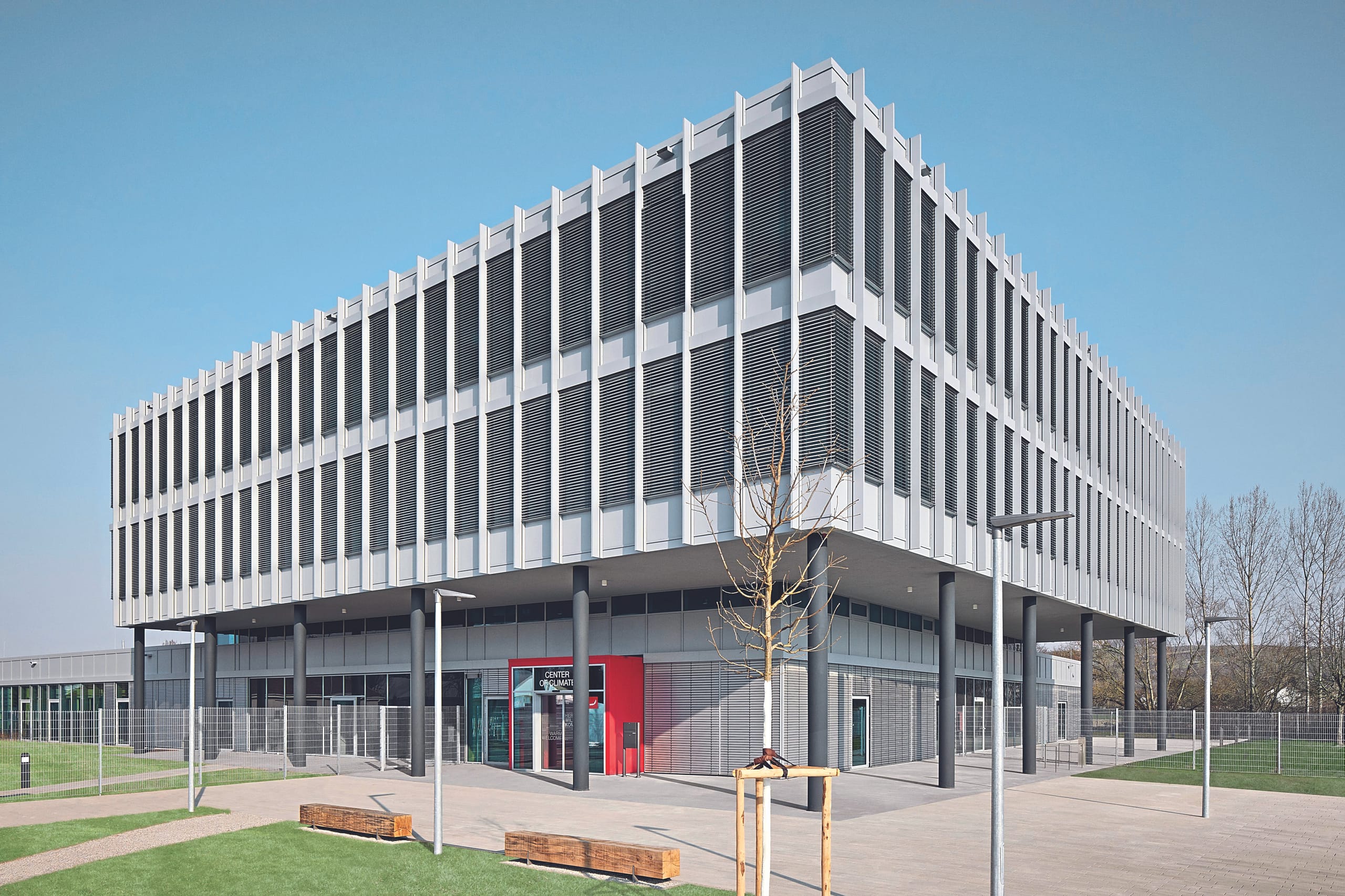 Sonnenschutz und Beleuchtung im HCL-Format gesteuert