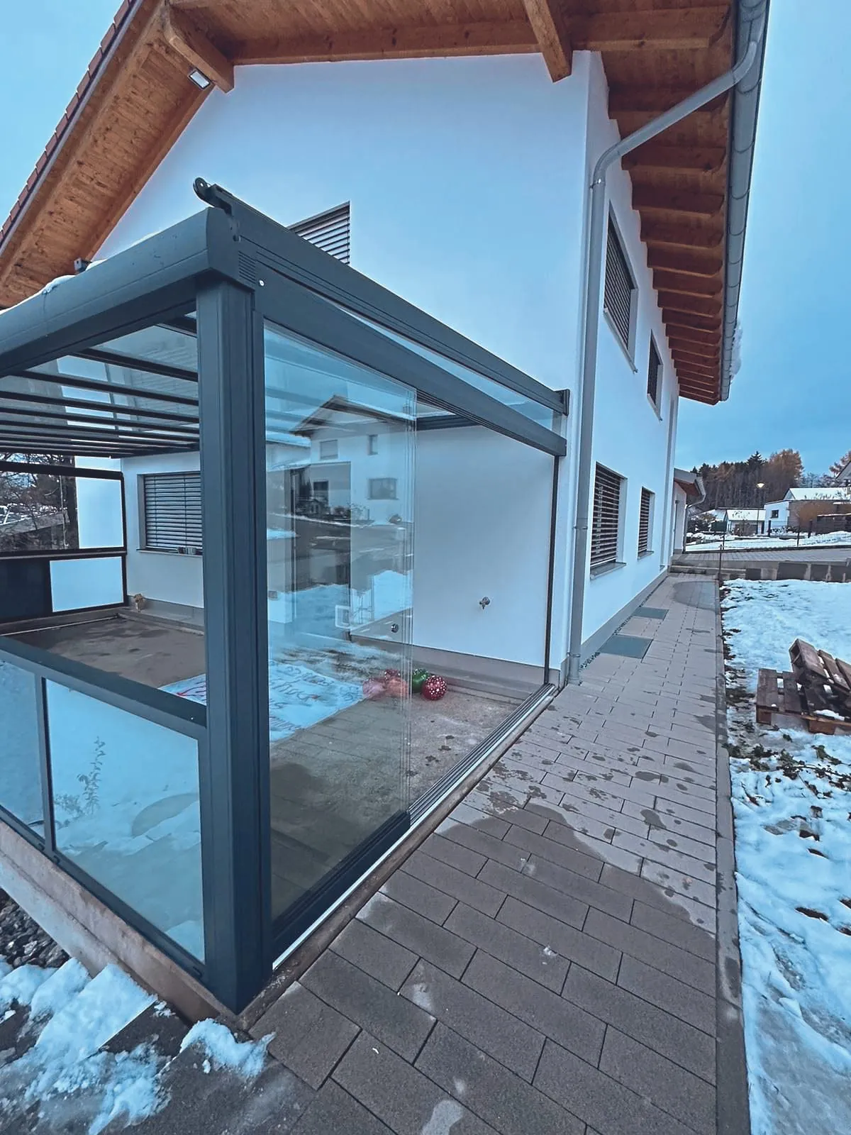 Zu Jahresbeginn hat die RSR GmbH mehrere Glasd&auml;cher montiert. Im Jahr 2023 war diese Produktgruppe kaum nachgefragt.