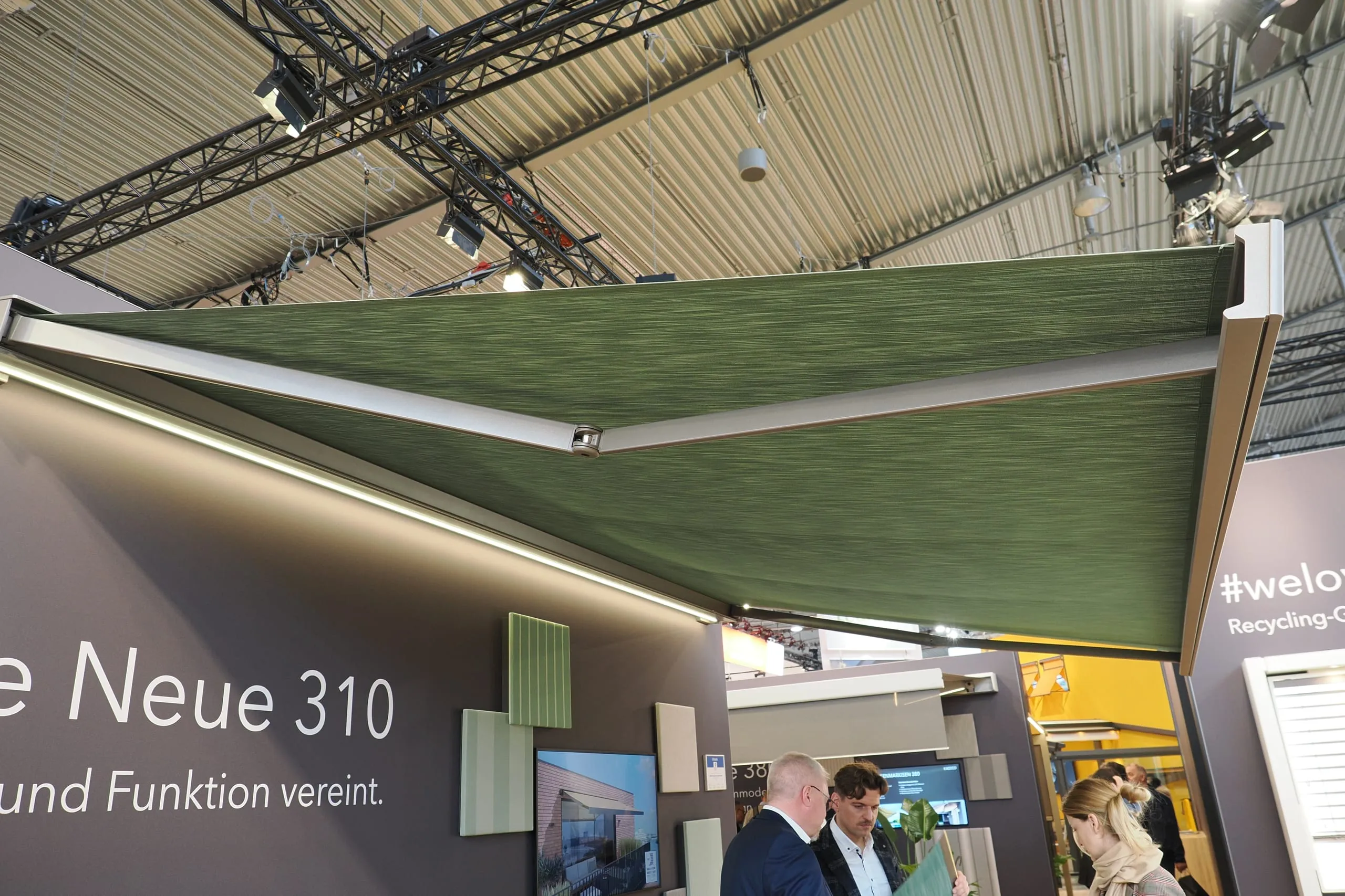 Die neue Markise 310 von Kadeco wurde beim R+T Innovationspreis 2024 mit dem Sonderpreis Design ausgezeichnet. Die Jury überzeugte die klare Linienführung, moderne Optik und die einfache Montage.