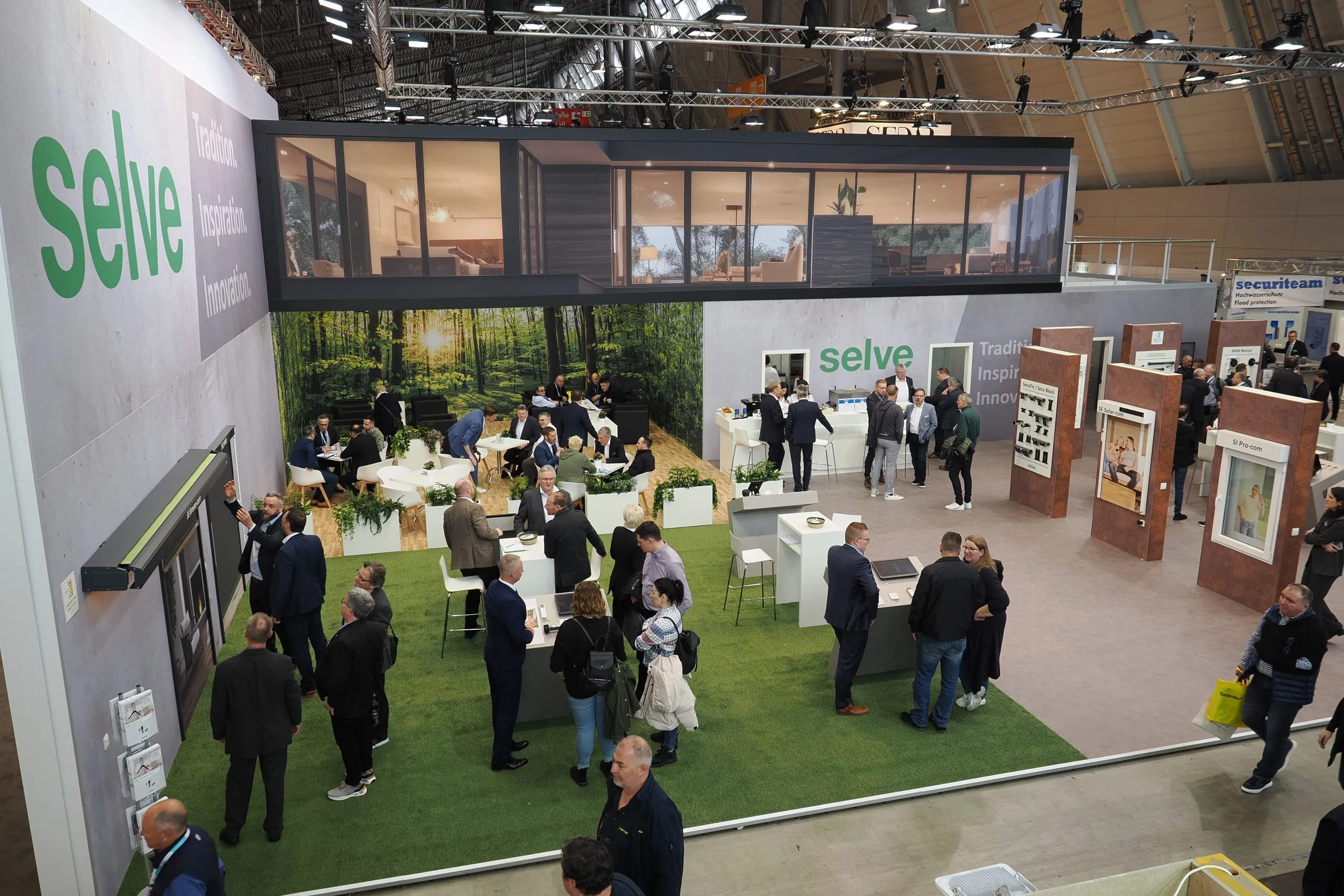 Mit passgenauen Antriebslösungen für verschiedene Einbausituationen und Anforderungen wartet Selve auf.