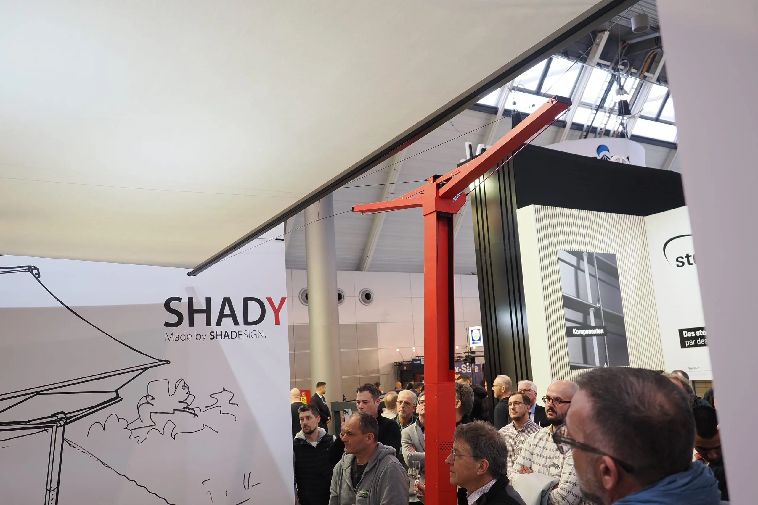 Shadesign sorgt mit dem neuen Sonnen- und Wetterschutz Shady für Aufsehen.