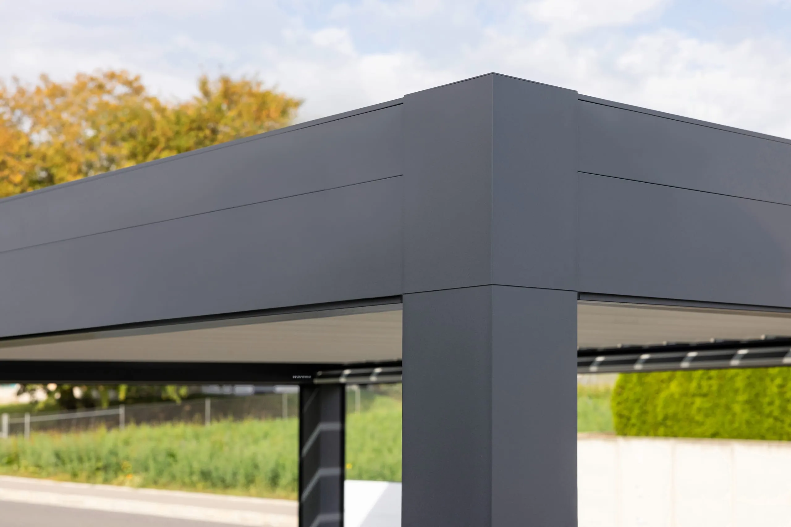 Überlappende Eckblenden gleichen mögliche Montagetoleranzen aus und sind auch optisch ein Gewinn.