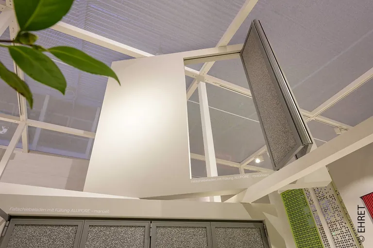 Der Move Tronic-Light eignet sich mit einer Gesamtbeschattungsbreite von drei Metern bei maximal vier Flügeln und einer Höhe von bis zu 2,5 Metern für private Eigenheime sowie für kleinere Gewerbebauten.