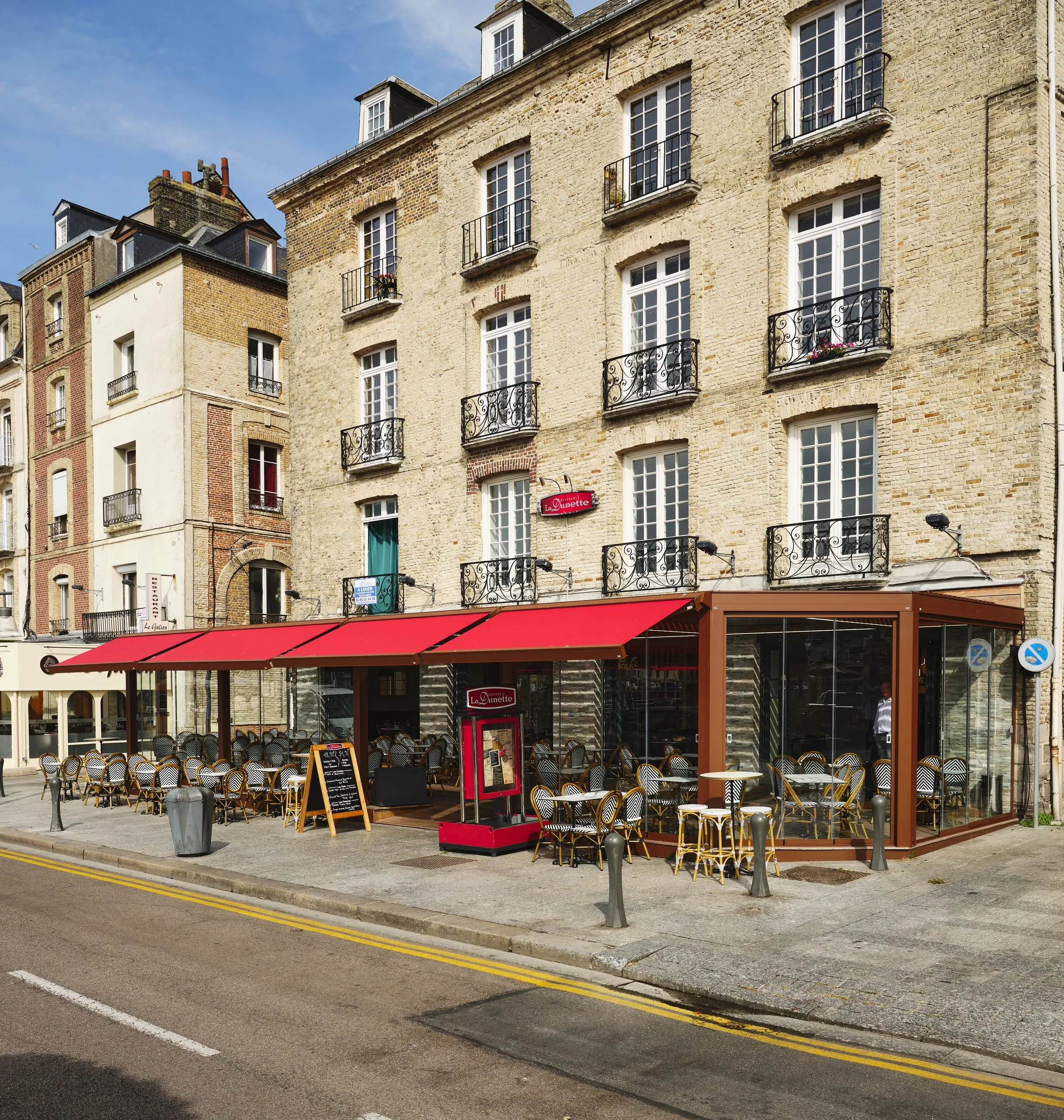 Bioklima für Terrasse eines französischen Hafenrestaurants