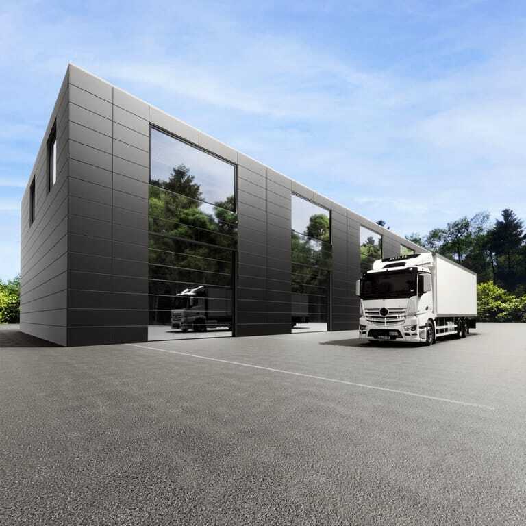 F&uuml;r hohe Anspr&uuml;che ans Design: H&ouml;rmann Aluminium-Sektionaltor ALR F42 Vitraplan AT mit vorgesetzten Alu-cobond-Fassadenplatten, hier in der Ausf&uuml;hrung naturAL Reflect 405.