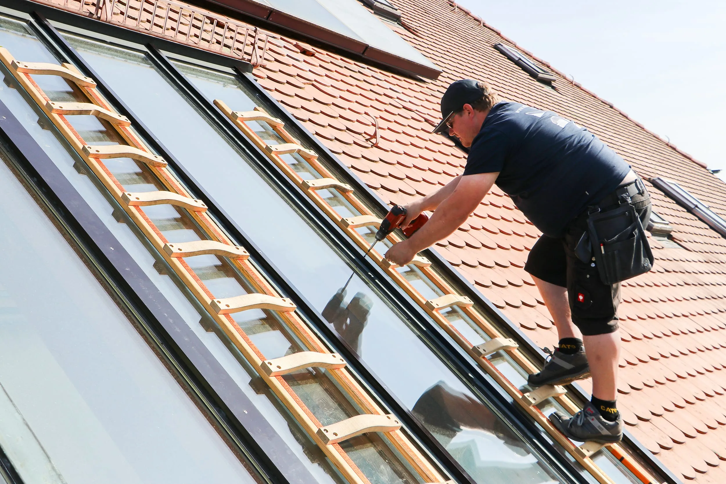 Bringen Sie die Unterkonstruktion an.