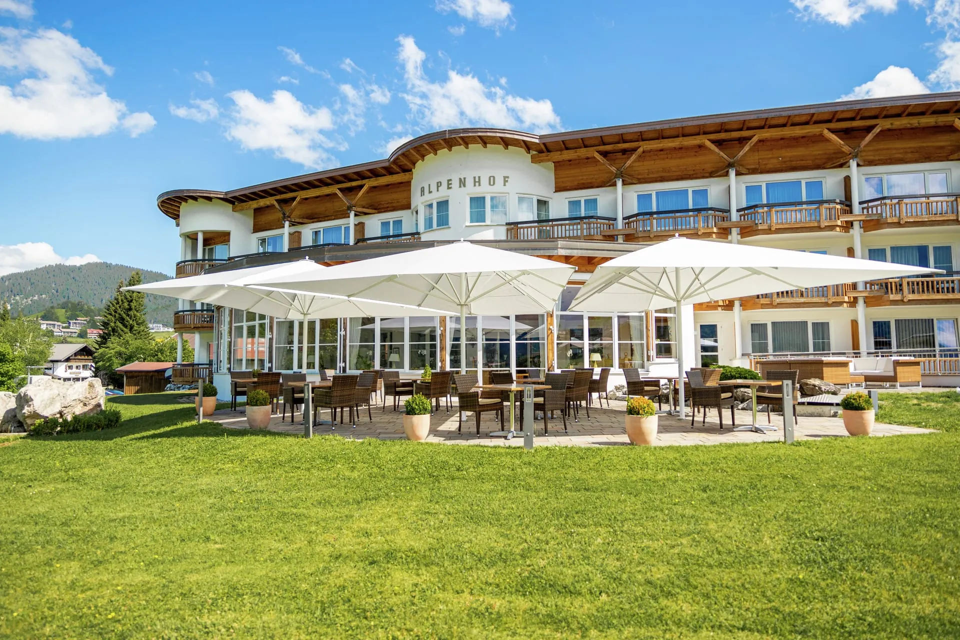 Schirm-Ensemble setzt Akzente in der Außengastronomie