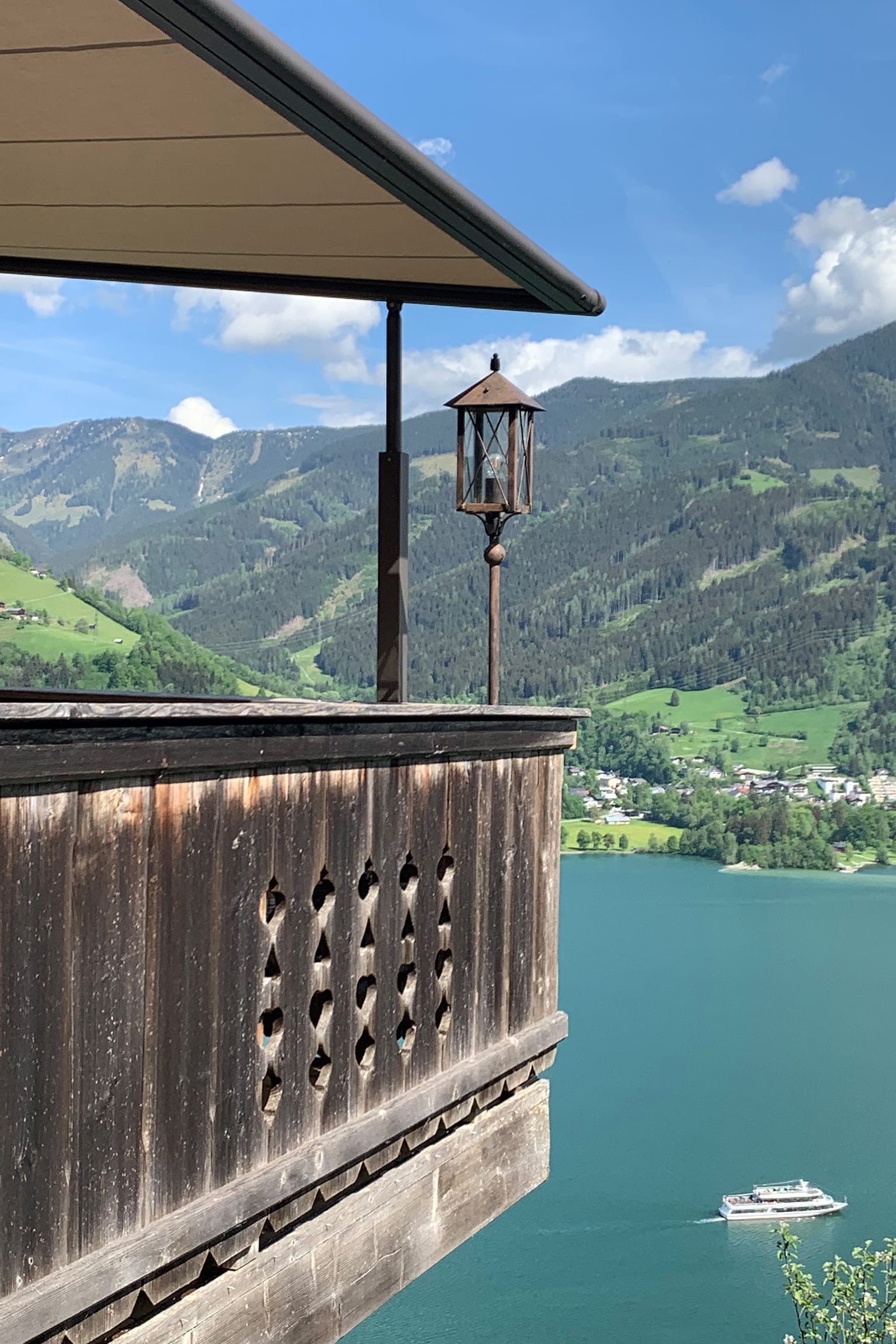 "Unsere Fachpartner vor Ort sind dafür geschult, verschiedenste Montagesituationen professionell zu handhaben. Denn das Ziel von Markilux ist es, sämtliche Kundenbedürfnisse zuverlässig zu erfüllen", sagt Jan Kattenbeck. Das sei mit den technisch und qualitativ hochwertigen Markisensystemen auch bei diesem Objekt sehr gut gelungen.