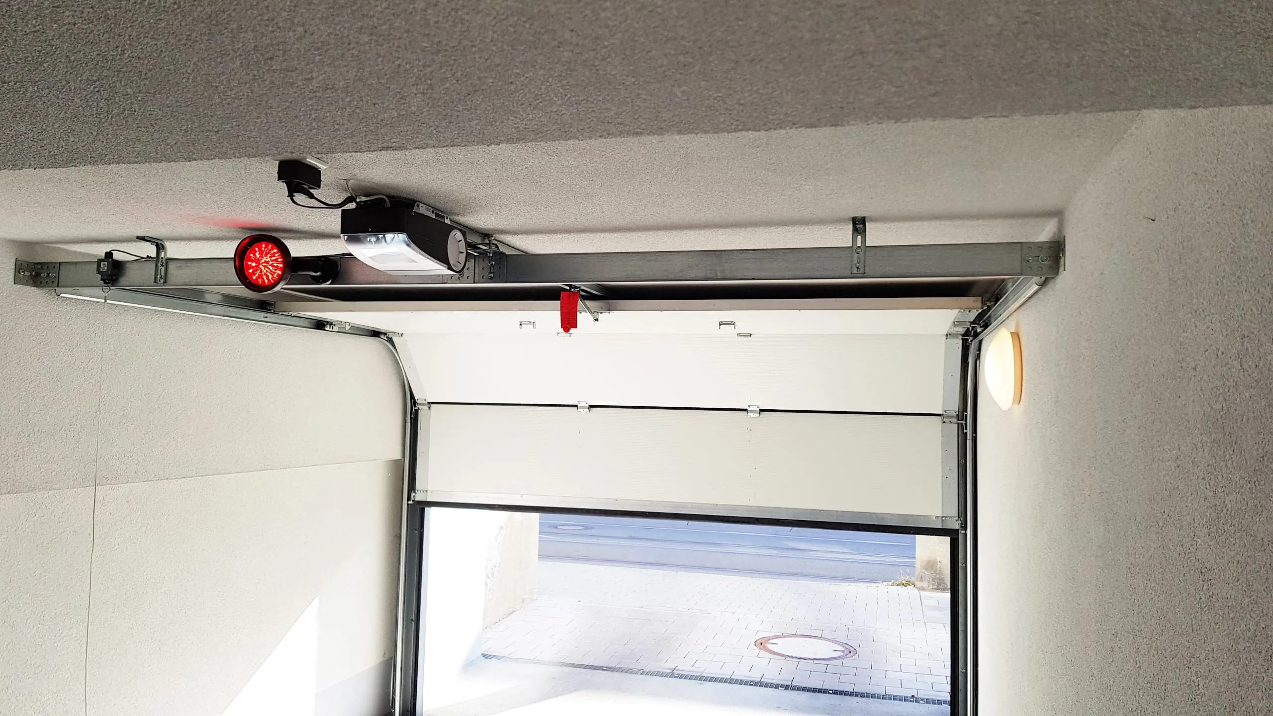 Torantriebe von Berner für große Garagenzufahrten