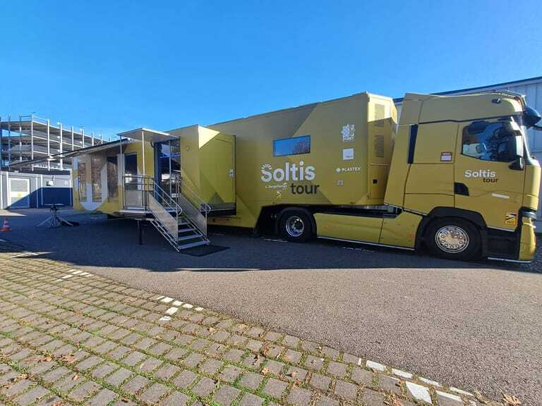 Der Soltis-Truck vor dem Showroom von MHZ in Lindau.