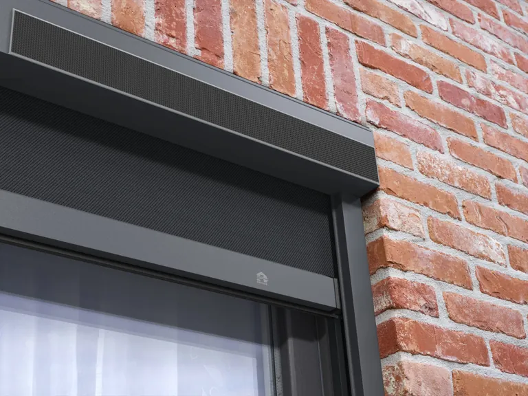 Der Fixscreen Go Solar vereint den vertikalen Screen Fixscreen Go mit einer solarbetriebenen Steuerung.