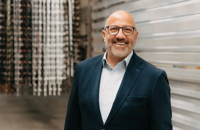 "Trotz steigendem Preisdruck vor allem im zweiten Halbjahr 2024 steht das Unternehmen als Premiumanbieter zu seinem Qualit&auml;tsbekenntnis", sagt Andreas Kraler, gesch&auml;ftsf&uuml;hrender Gesellschafter der Hella Gruppe.