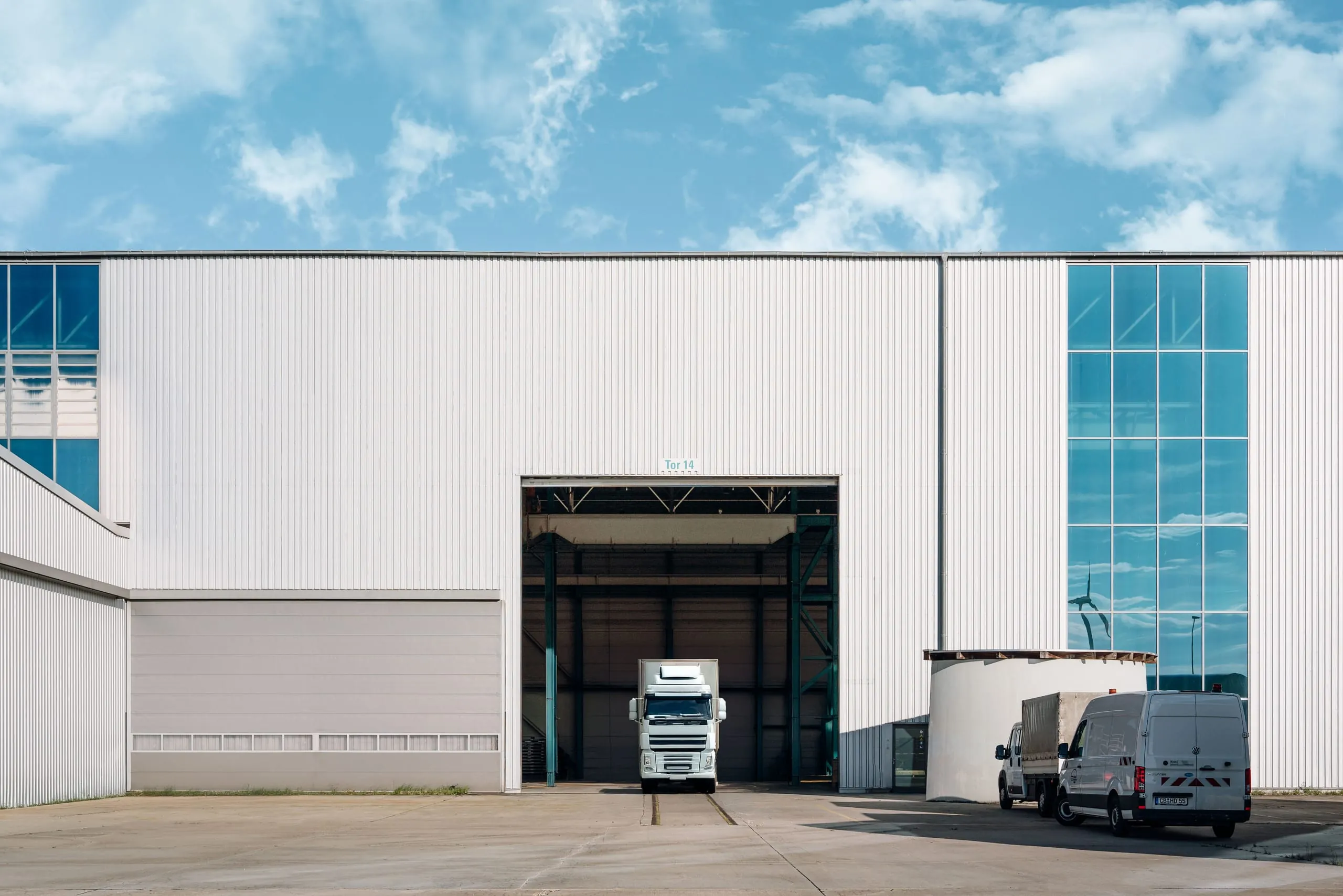 Hafen Magdeburg: Rolltor in XXL-Größe