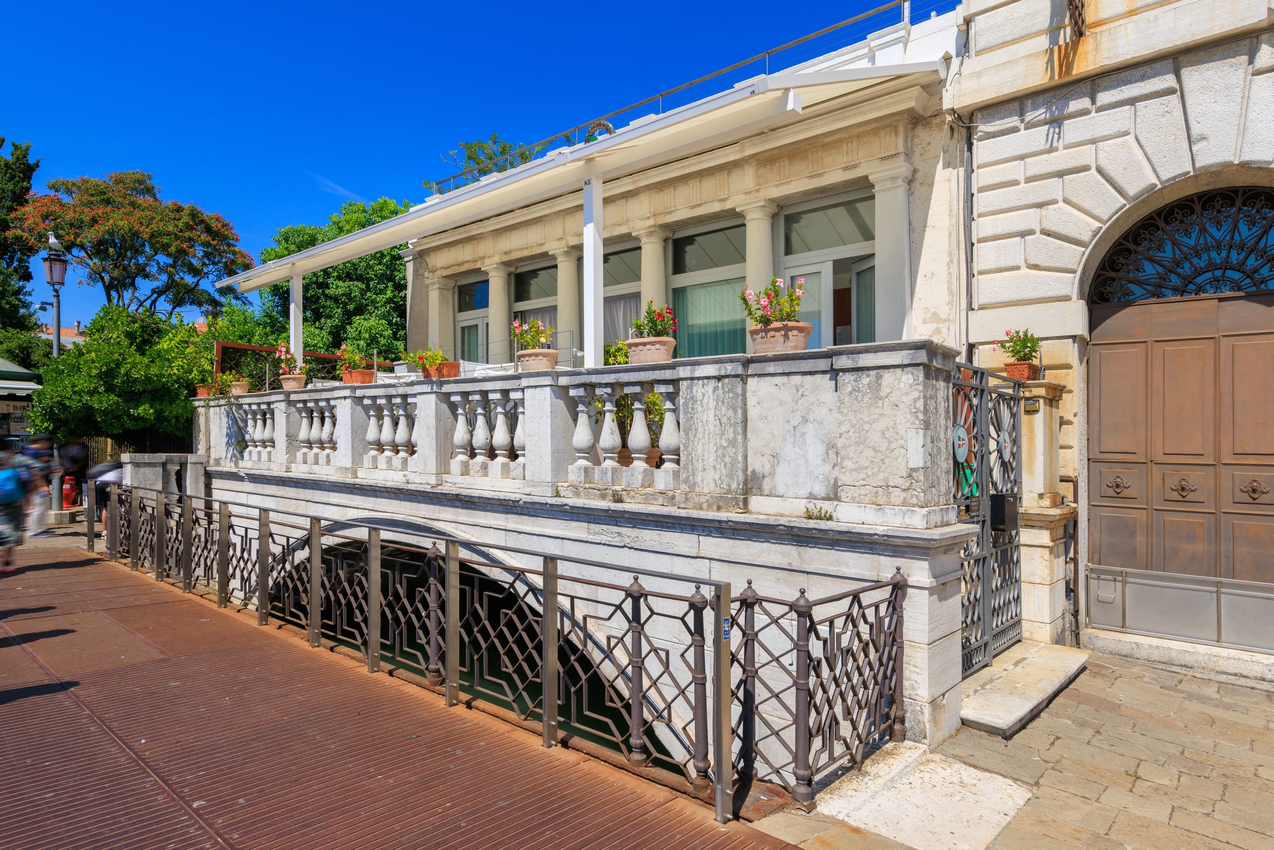 Pergolamarkise für Jachtclub in Venedig