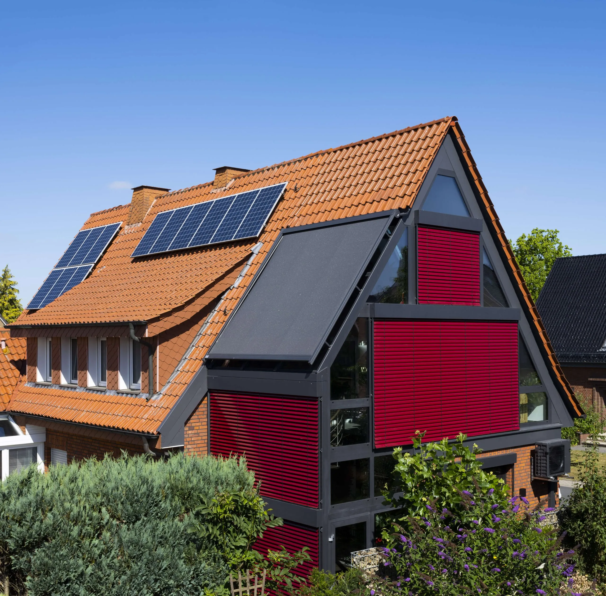 Wintergarten über zwei Etagen mit freiem Blick in den Garten