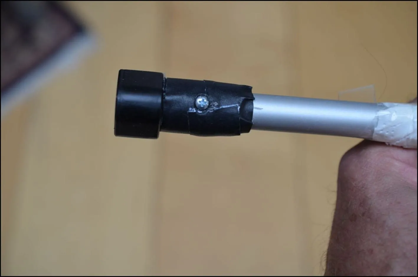 Am anderen Ende des Bedienstabs sitzt eine Kupplung, die auf den Getriebezapfen der Anlagen aufgesteckt ist.