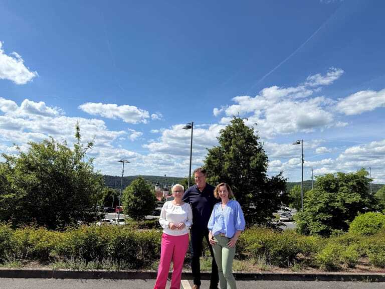 Stefan Korte hat den Vorsitz des Fachausschusses Kommunikation an Eva Krepstekies (r.) übergeben. Marion Fischer (l.) bleibt stellvertretende Vorsitzende.