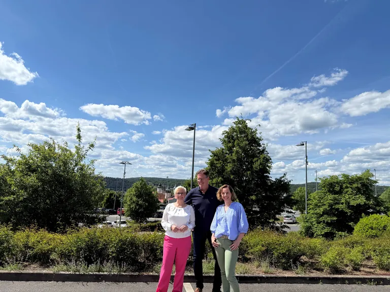 Stefan Korte hat den Vorsitz des Fachausschusses Kommunikation an Eva Krepstekies (r.) &uuml;bergeben. Marion Fischer (l.) bleibt stellvertretende Vorsitzende.