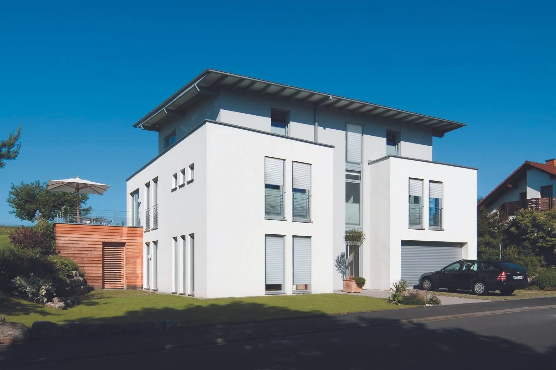 Veka Systemportfolio bietet effektiven Hitzeschutz