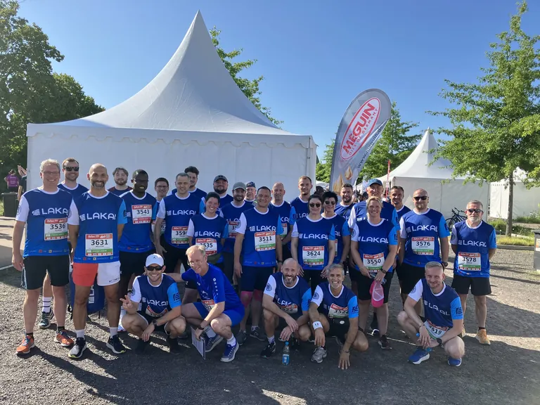 Insgesamt 28 L&auml;uferinnen und L&auml;ufer von Lakal gingen beim B2Run Firmenlauf an den Start.