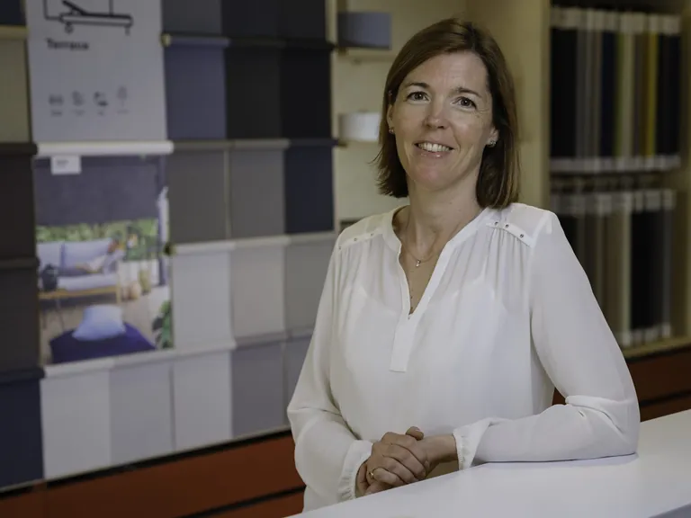 Severine Basque, Produktmanagerin Sonnenschutz in der Serge Ferrari Group.