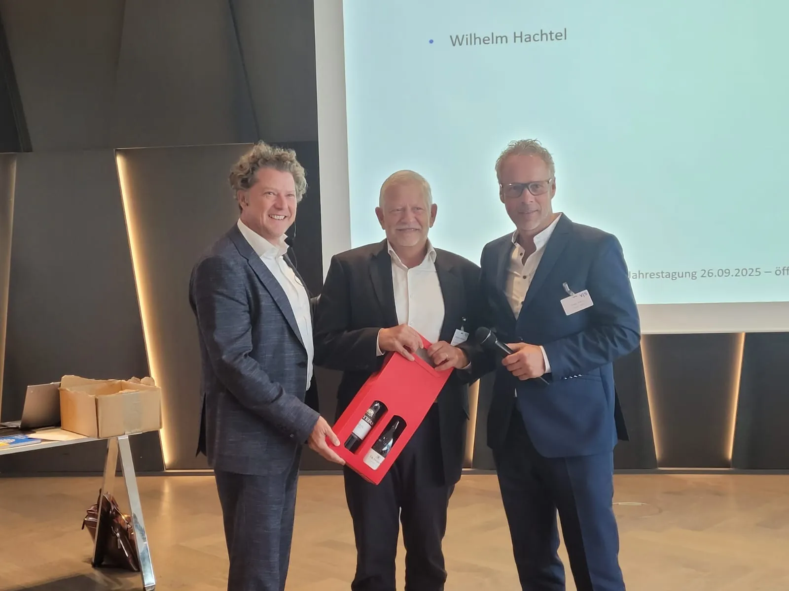 Wilhelm Hachtel (mi.), ehemaliger ViS-Präsident (von 2004 bis 2014), wurde auf der Tagung zum Ehrenmitglied des ViS ernannt.