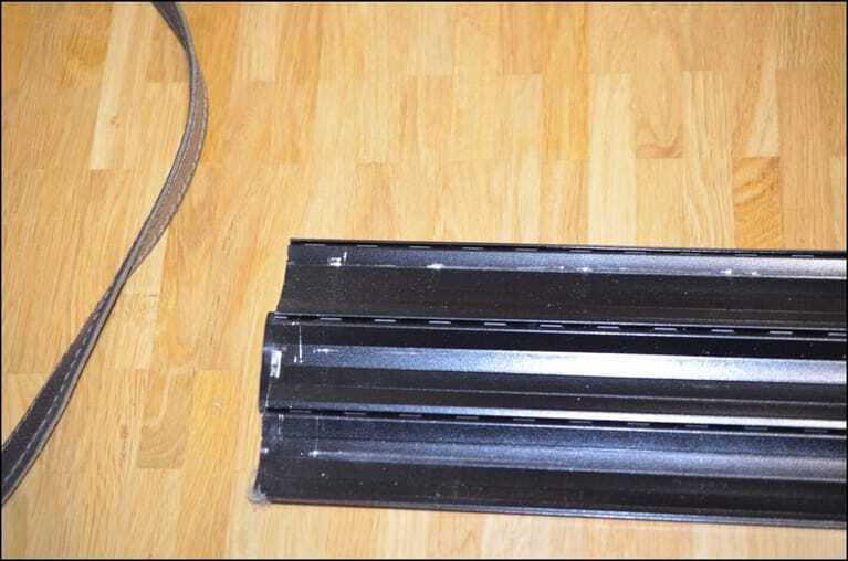 An einer Anlage waren drei Rollladenstäbe zu viel eingesetzt. Diese sind in sich verbogen.