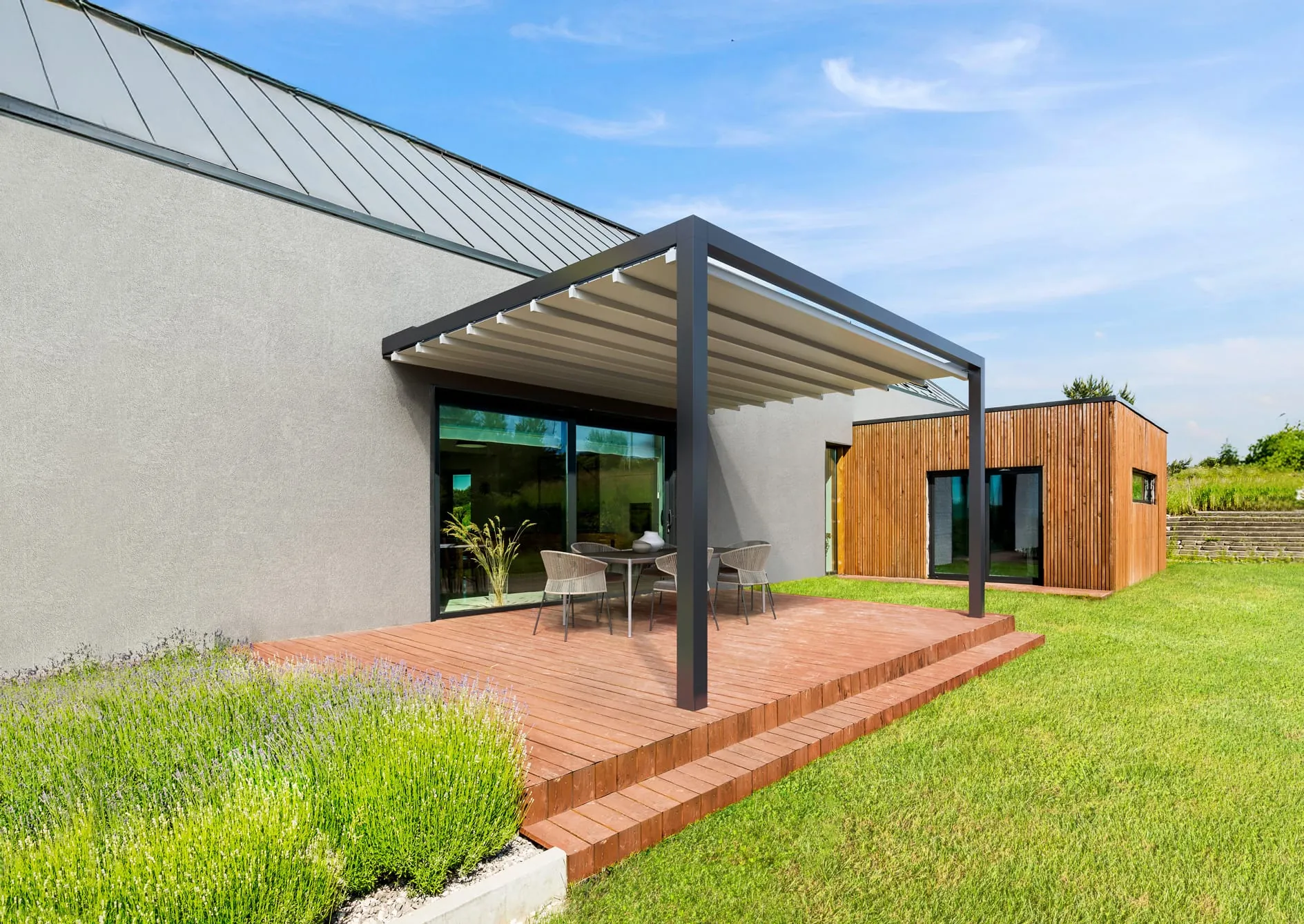 Gibus stellt Pergola Lani mit 90°-Faltmechanismus vor