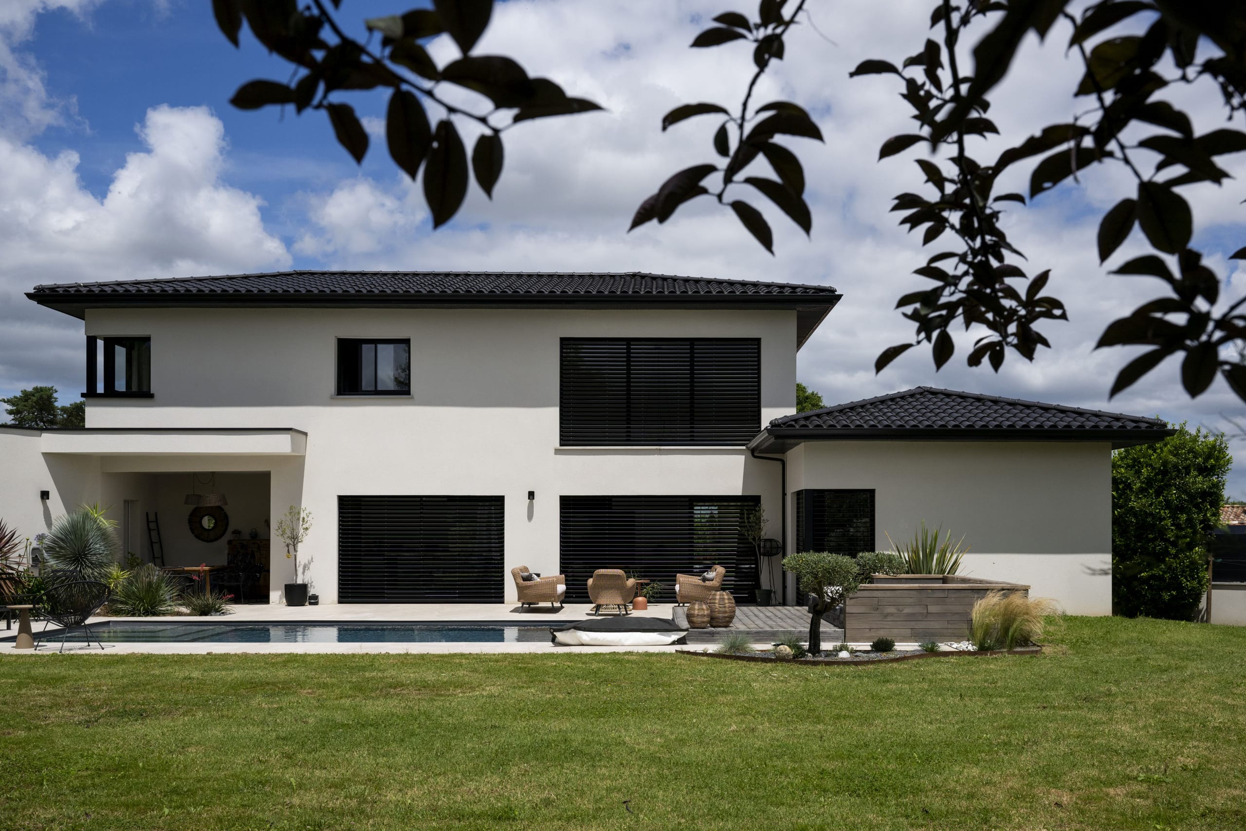 Smarte Eleganz mit Lamellenstores von Griesser