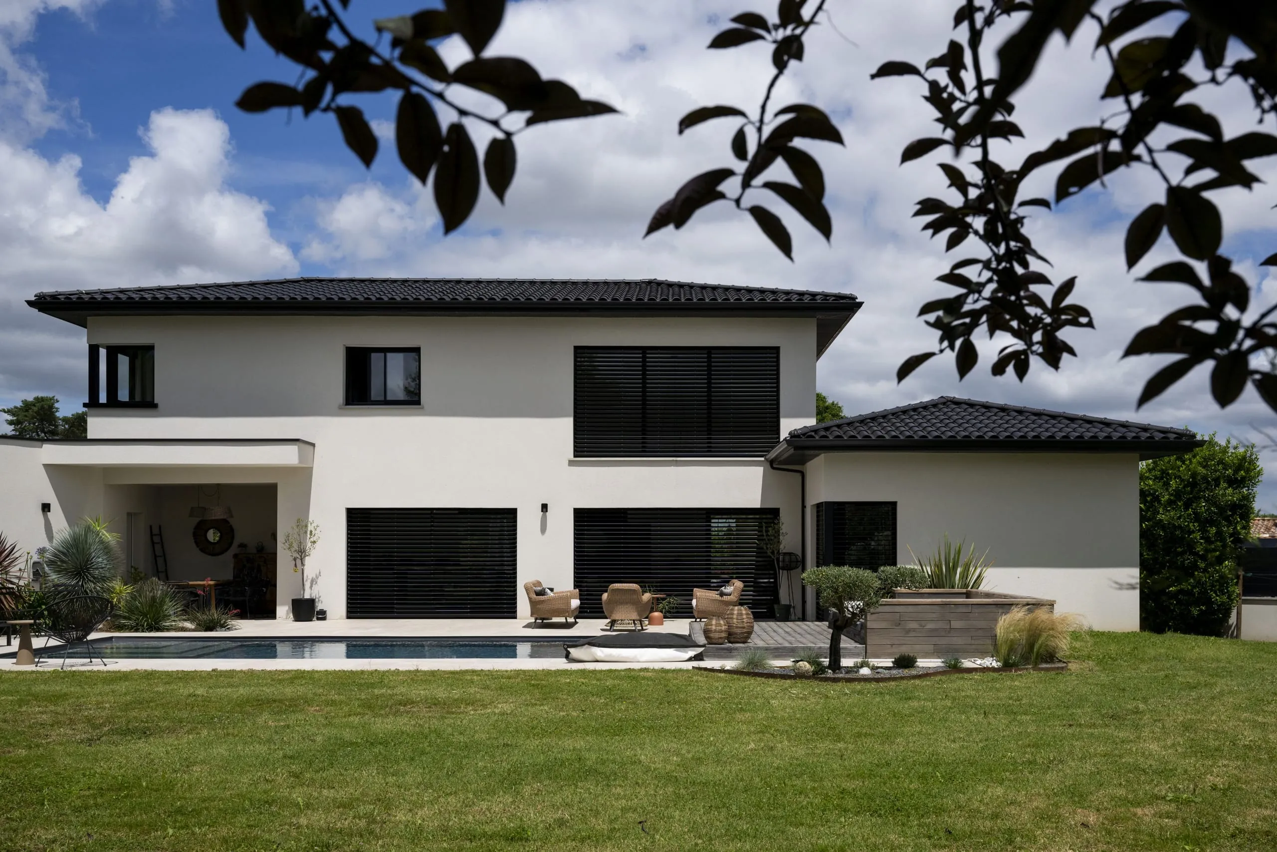 Smarte Eleganz mit Lamellenstores von Griesser