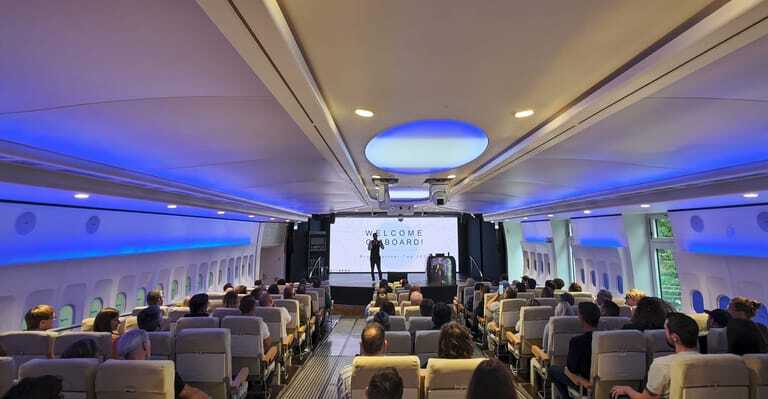 2025 fand der Profi-Partner-Tag von Becker in "The Aircraft" in Dreieich statt, einer Eventhalle im Stil eines Flugzeugs.